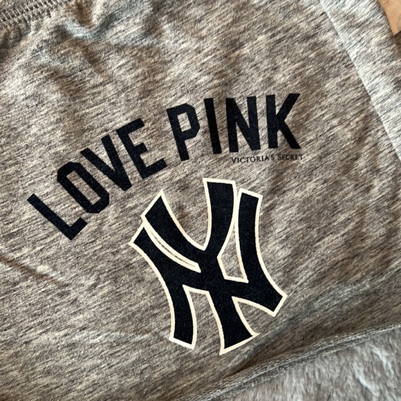 Victoria Secret Pink New York Yankees Lounge/Pajama Set - Size Large - Picture 4 of 6